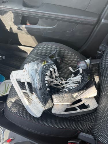 2023 Bauer Vapor Hyperlite 2 Hockey Skates Size 6.5 (Used)