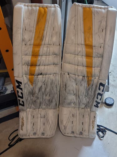 35" CCM Extreme Flex 2 Goalie Leg Pads