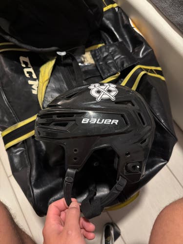 Medium Bauer Re-Akt 150 Helmet (Used)