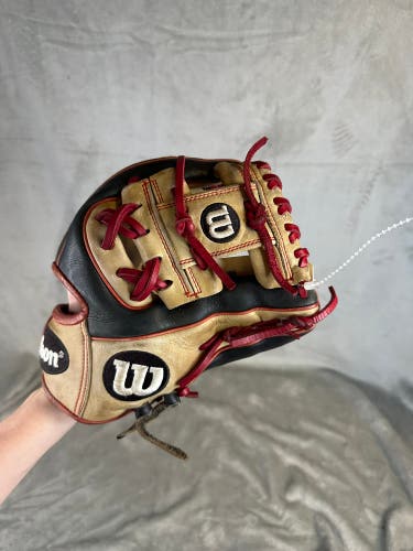 Black Wilson A2000 RH Infield Baseball Glove 11.25" (Used)
