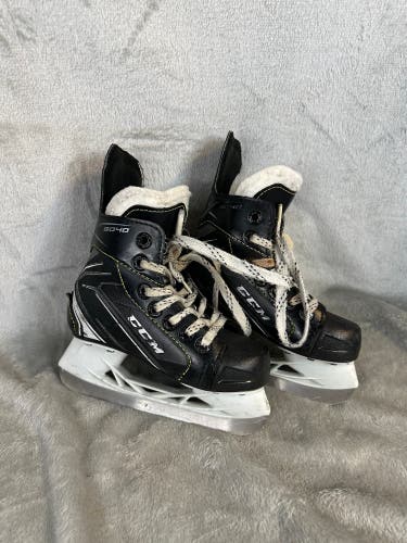 Youth CCM Tacks 9040 Hockey Skates Regular Width 10 (Used)