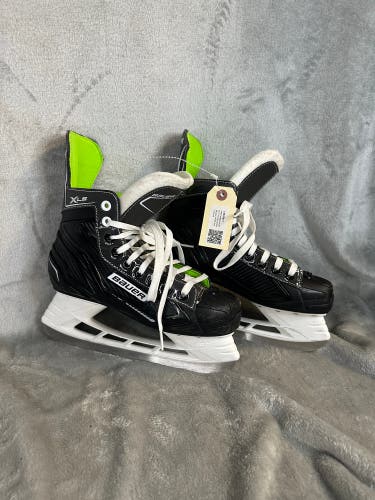 Intermediate Bauer XLS Hockey Skates Regular Width Size 5 (Used)