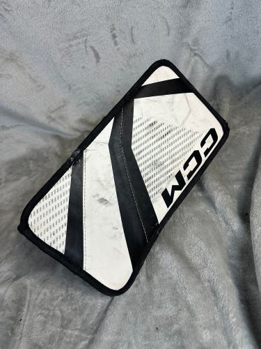 White Youth CCM YTFlex 3 Goalie Gloves & Blockers Regular (Used)
