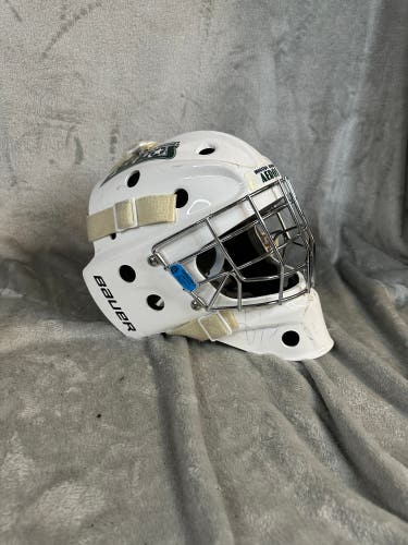 White Youth Bauer 930 Goalie Mask (Used)