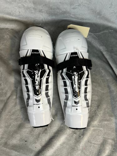 Junior CCM LTP Shin Pads 11" (Used)