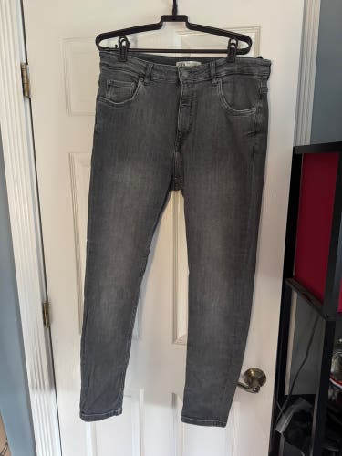 Gray Size 34 Men's Zara Jeans (Used)