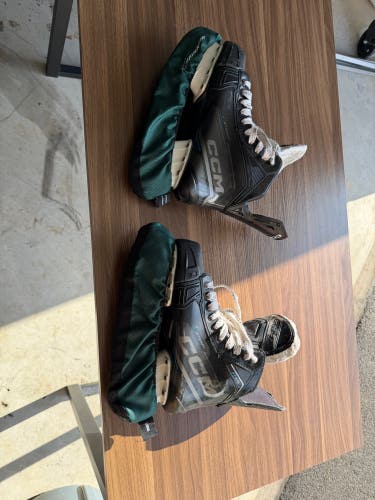 2023 CCM JetSpeed FT675 Hockey Skates Regular Width 8.5 (Used)