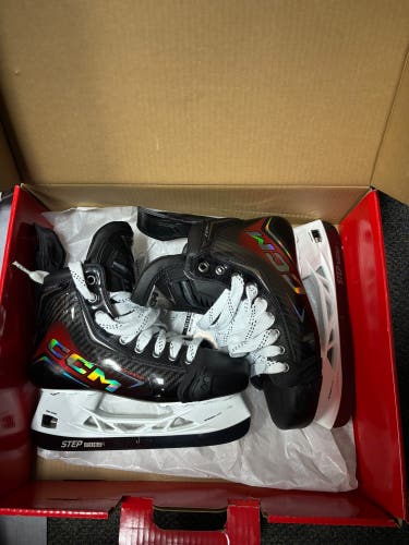 CCM JetSpeed FT8 Pro Hockey Skates Regular Width Pro Stock Size 5.5 (New)