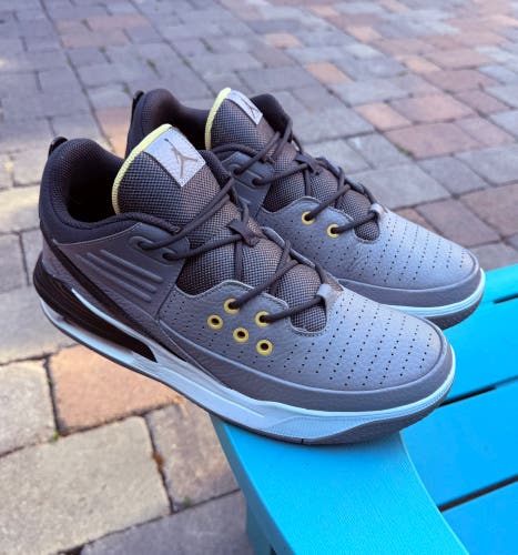 MENS NIKE AIR JORDAN MAX AURA 5  GREY BLACK ATHLETIC SNEAKERS SZ 10.5 DZ4353-007