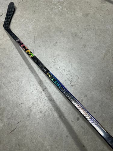 85 Flex P28 Senior CCM RibCor Trigger 9 Pro Right Hand Hockey Stick Pro Stock (Used)