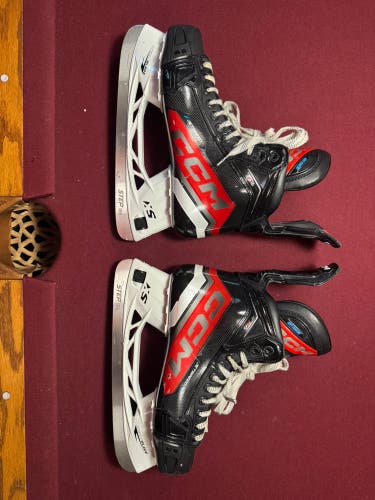 2023 CCM JetSpeed FT6 Pro Hockey Skates Regular Width 10 (Used)