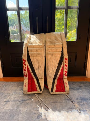 35" 2019 CCM Extreme Flex E3.5 Goalie Leg Pads (Used)