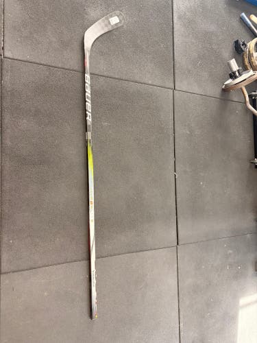 Brand new Senior Bauer Vapor Hyperlite 2 Right Handed Hockey Stick P92 87 Flex (New)