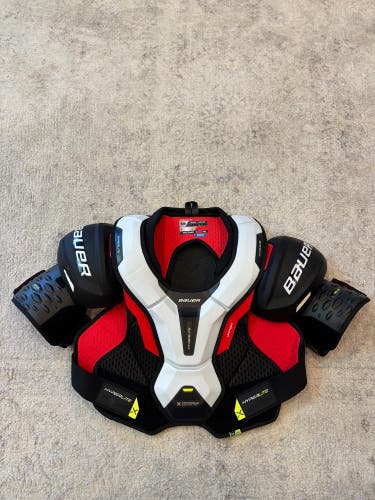 Large Senior Bauer Vapor Hyperlite Shoulder Pads (Used)