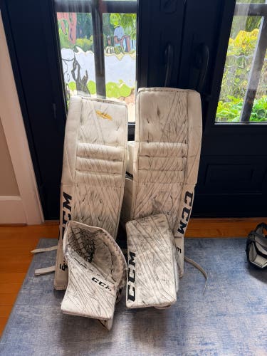 35" 2019 CCM Extreme Flex E3.5 Regular Goalie Full Set (Used)