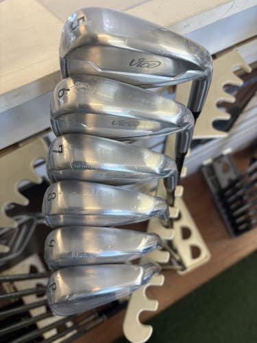 New Vice  Boost Graphite Iron Set 5 - Pw Reg Flex