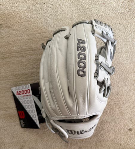 Wilson A2000 RH Baseball Glove 11.5" dp15 (New)
