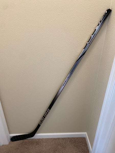 Senior Bauer Vapor Hyperlite 2 Right Handed Hockey Stick P28 65 Flex (Used)