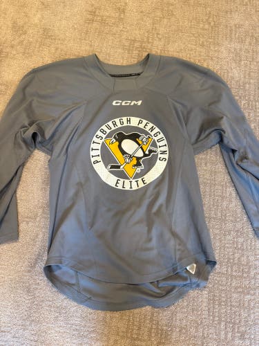 Pittsburgh Penguins NHL Gray Small Men's CCM practice Jersey (Lightly Used)