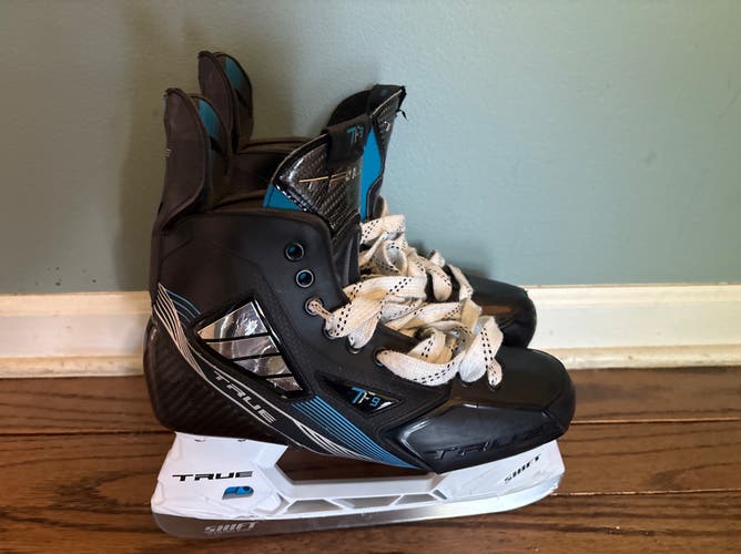 True TF9 Hockey Skates | Size 8R