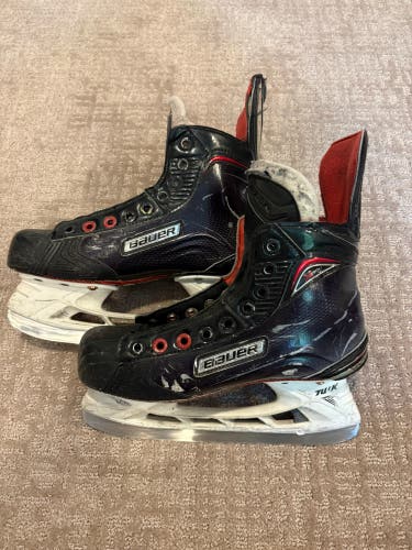 Black 2017 Bauer Vapor X900 Hockey Skates Regular Width Size 5.5 (Used)