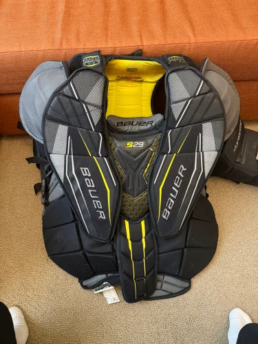 Senior Small 2018 Bauer S29 Goalie Chest Protector (Used)
