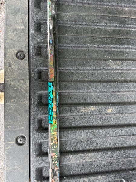 Senior Bauer Twitch Right Handed Hockey Stick P28 87 Flex (Used)