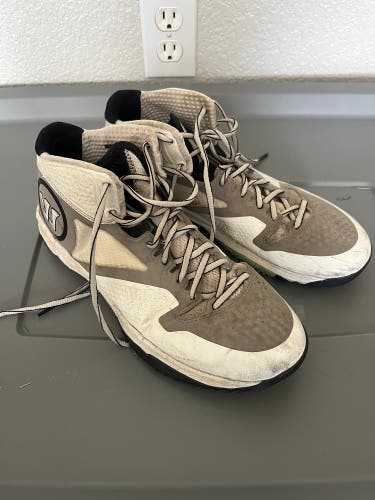 Men's Size M 10.0 (W 11.0) Warrior Shoes