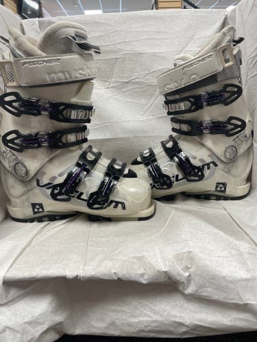 Mondo 23 & 23.5 Women's Fischer Soma Vacuum Hybrid 8+ All Mountain Ski Boots Soft Flex (Used)