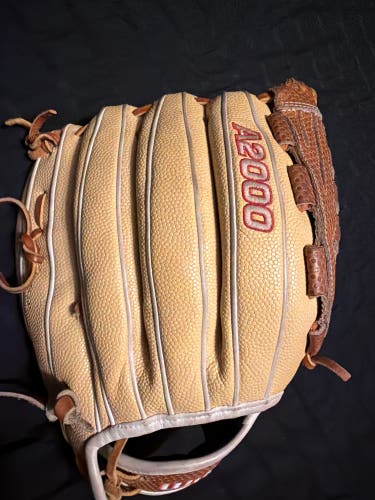 Wilson A2000 RH Softball Glove 12.5" (Used)