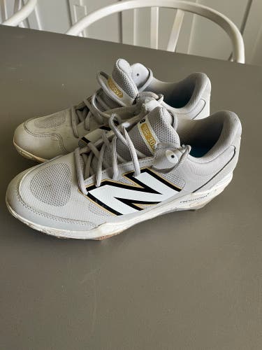 Gray Men's Size M 8.0 (W 9.0) Adult New Balance 3000v7 Low Top Metal (Used)