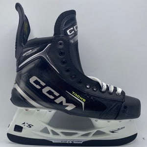 NEW CCM Tacks Vector Premier Skates Size 9.5 R