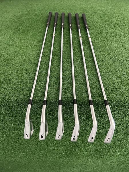 Titleist 712 CB Forged Iron Set 5-P / Dynamic Gold 120 Stiff