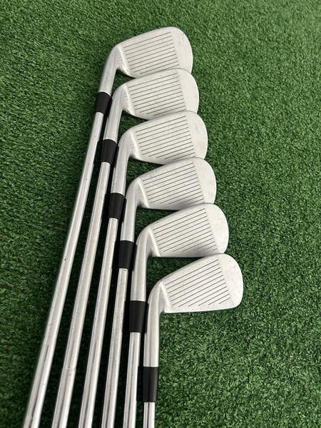 Titleist 712 CB Forged Iron Set 5-P / Dynamic Gold 120 Stiff