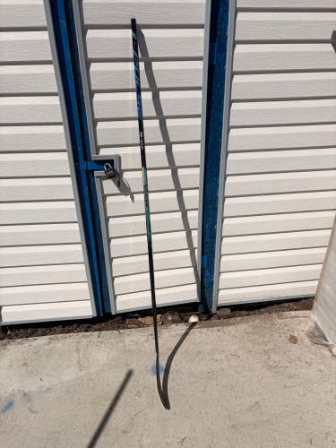 Senior Bauer Pulse Right Handed Hockey Stick P28 70 Flex (New)