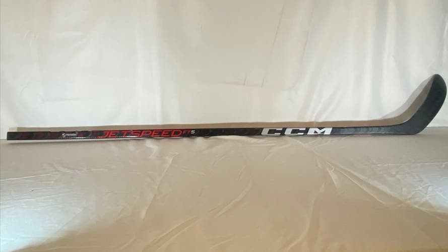 Intermediate CCM JetSpeed FT5 Right Handed Hockey Stick P28 55 Flex (New)