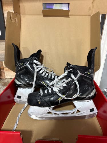 *READ DESCRIPTION* 2024 CCM Tacks XF 90 Hockey Skates Regular Width 9.5 (Used)