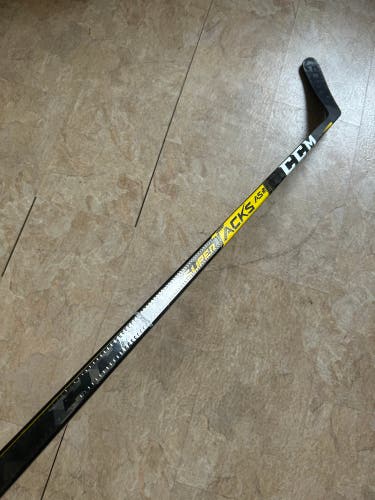 Like New - CCM Super Tacks AS2 Pro - LH - 85 Flex - P90TM