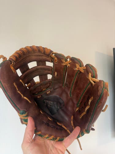 Insignia baseball glove TEAM 12.75 inch made in USA (used)