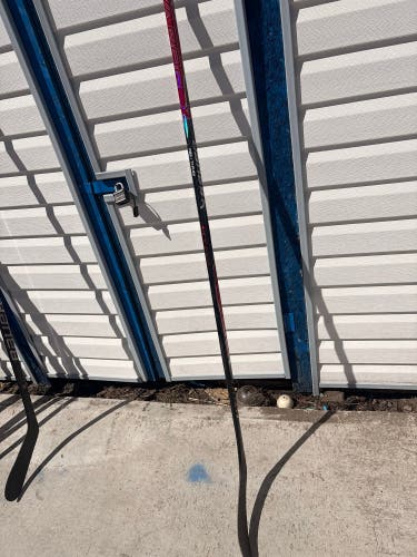 Senior Bauer Vapor Flylite Right Handed Hockey Stick P28 77 Flex (New)