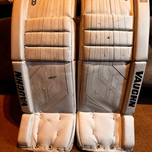 26" Vaughn Velocity VE8 Goalie Leg Pads (Used)