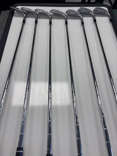 2023 Mizuno JPX 923 Hot Metal Pro Right Handed Iron Set Stiff Flex (Used)