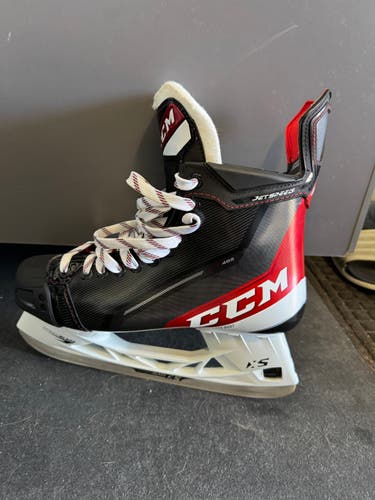 CCM JetSpeed FT485 Hockey Skates Regular Width 9 (Used)