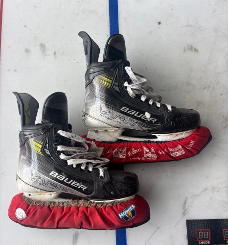 Bauer Vapor Hyperlite 2 Hockey Skates Regular Width 7 (Used)
