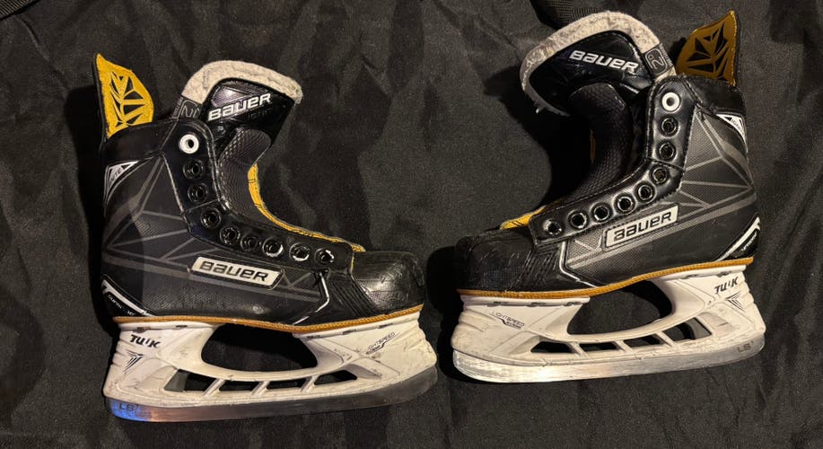 Bauer Ignite Hockey Skates Regular Width Size 2 (Used)