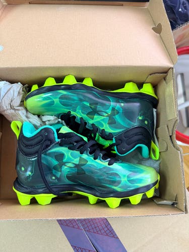 Under Armour youth Football Shoes/Cleats Youth 13 Run Small
