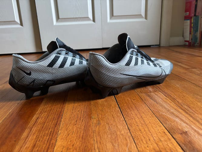 Men's Size M 12.0 (W 13.0) Youth Nike Vapor Low Top (Used)