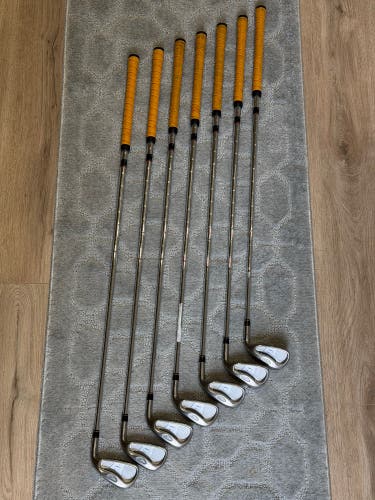 Men's 2005 TaylorMade Rac OS 2005 Right Handed Iron Set Stiff Flex (Used)