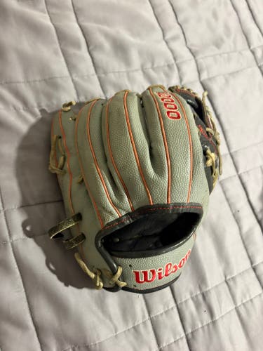 Wilson A2000 RH Infield Baseball Glove 11.75" (Used)