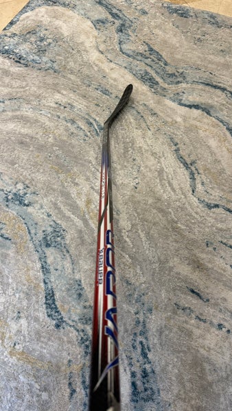 Intermediate Bauer Vapor Hyperlite 2 Right Handed Hockey Stick P28 65 Flex Pro Stock (Used)